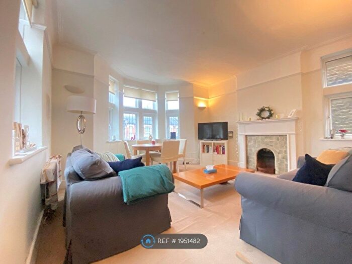 3 Bedroom Flat To Rent In Hazelbourne Road, London, SW12