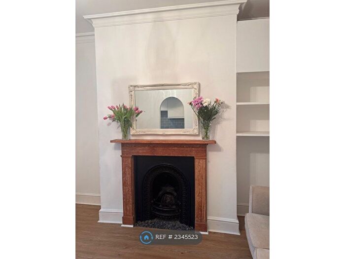 2 Bedroom Flat To Rent In Hampton Road, Hampton Hill, Hampton, TW12