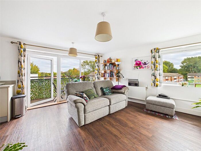 2 Bedroom Flat To Rent In Baywillow Avenue, Carshalton, SM5