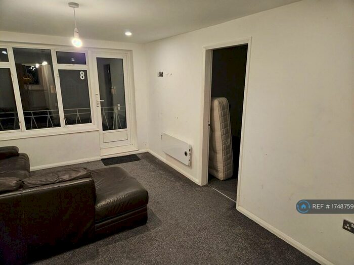 2 Bedroom Flat To Rent In Meridian Place, Bromsgrove, B60