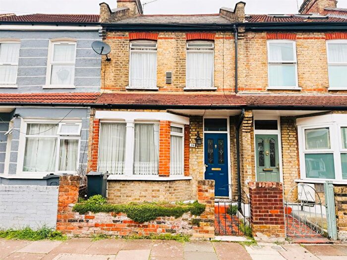 3 Bedroom Terraced House For Sale In Stanley Road, Hounslow, TW3