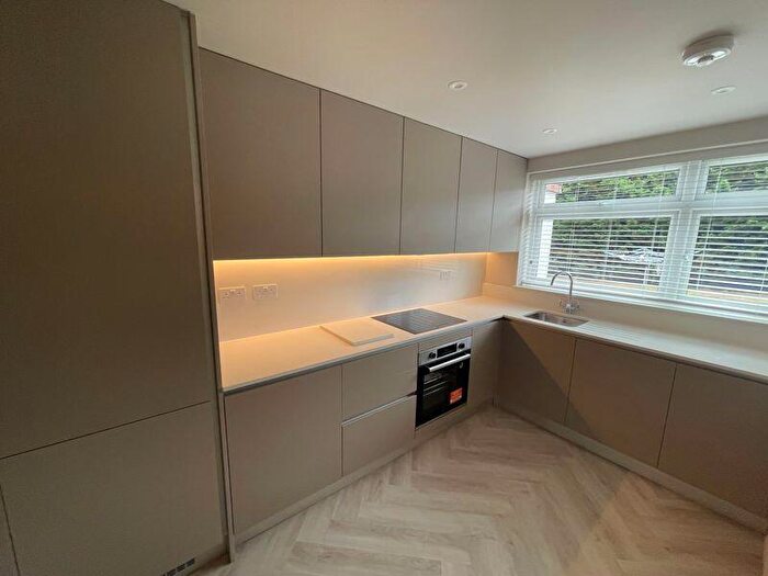 2 Bedroom Flat To Rent In Oakleigh Road North, London, N20