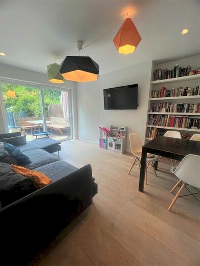 2 Bedroom Flat To Rent In Colney Hatch Lane, Friern Barnet, N11