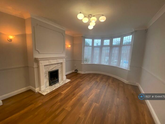 3 Bedroom Semi-Detached House To Rent In Meyrick Avenue, Luton, LU1