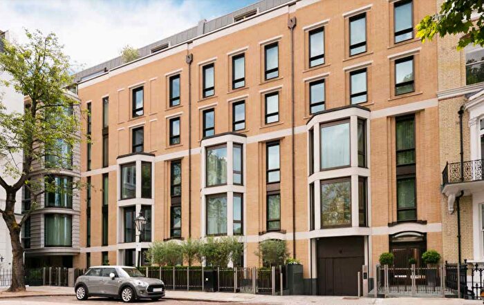 3 Bedroom Flat For Sale In Vicarage Gate House, Kensington, London, W8