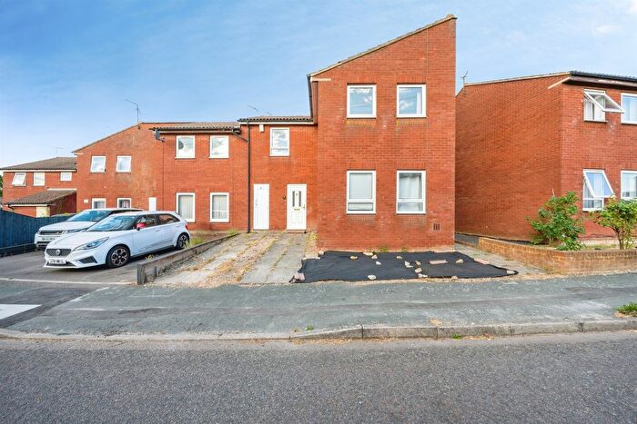 2 Bedroom End Terrace House For Sale In Welland Road, Aylesbury, HP21