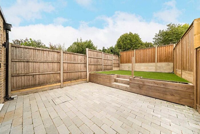 4 Bedroom Flat To Rent In Knowsley Road, Battersea, SW11