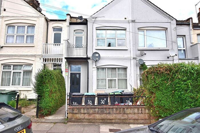 2 Bedroom Flat To Rent In Lascotts Road, London, N22