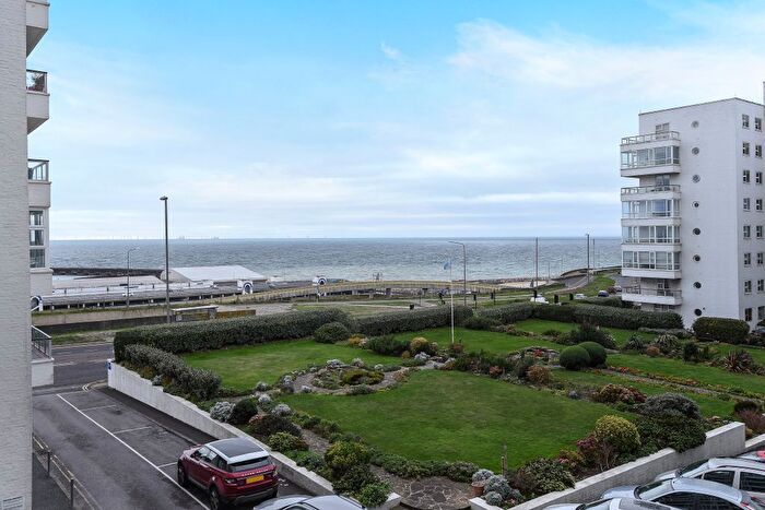 2 Bedroom Flat For Sale In Marine Drive, Brighton, BN2