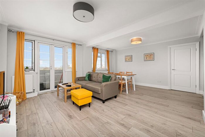 2 Bedroom Flat To Rent In Ashford Road, London, NW2