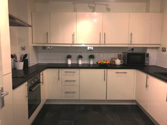 6 Bedroom Flat To Rent In Dinsdale Villas, Newcastle Upon Tyne, NE2