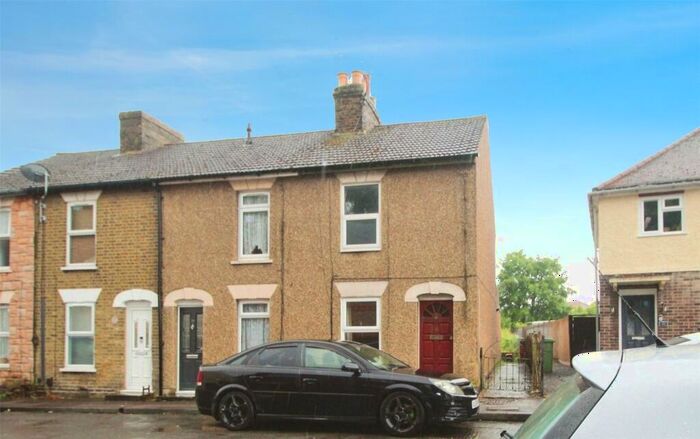 2 Bedroom End Of Terrace House To Rent In Bassett Road, Sittingbourne, Kent, ME10