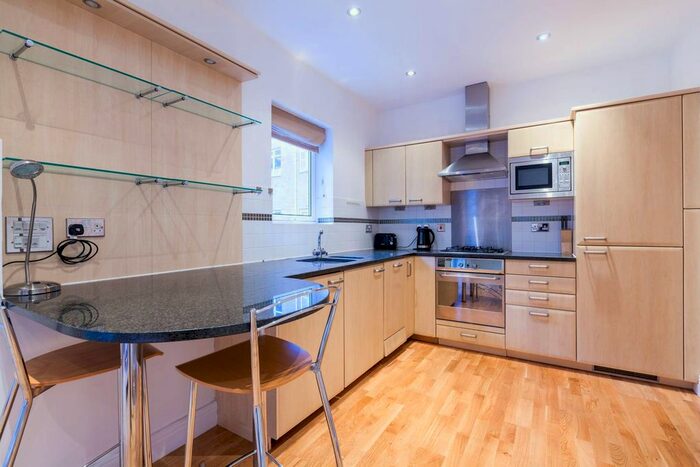 1 Bedroom Flat To Rent In Goswell Road, Clerkenwell, London, EC1V