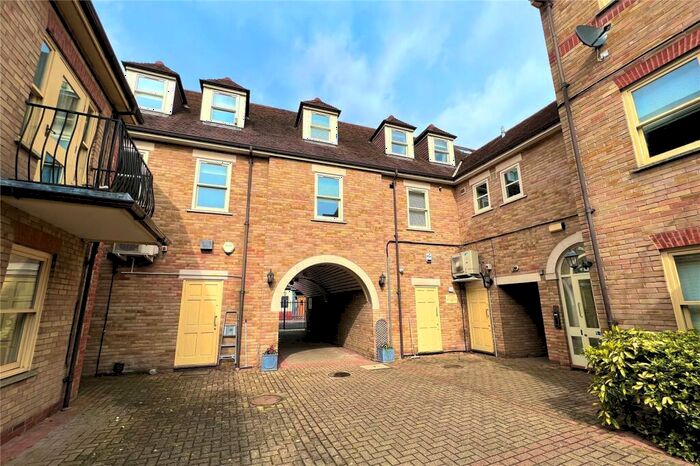 1 Bedroom Apartment To Rent In Moulsham Street, Chelmsford, Essex, CM2