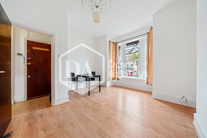 2 Bedroom Apartment To Rent In Maidstone Road, Bounds Green, London, N11