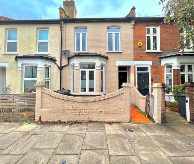 2 Bedroom Character Property To Rent In Two Bedroom House - Queen Elizabeth Road, &#;, Pcm, E17