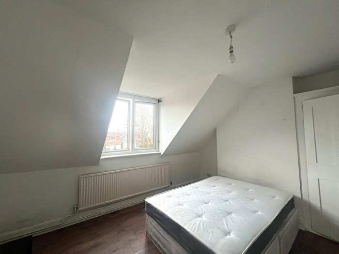 1 Bedroom Studio To Rent In Woodbourne Avenue, SW16