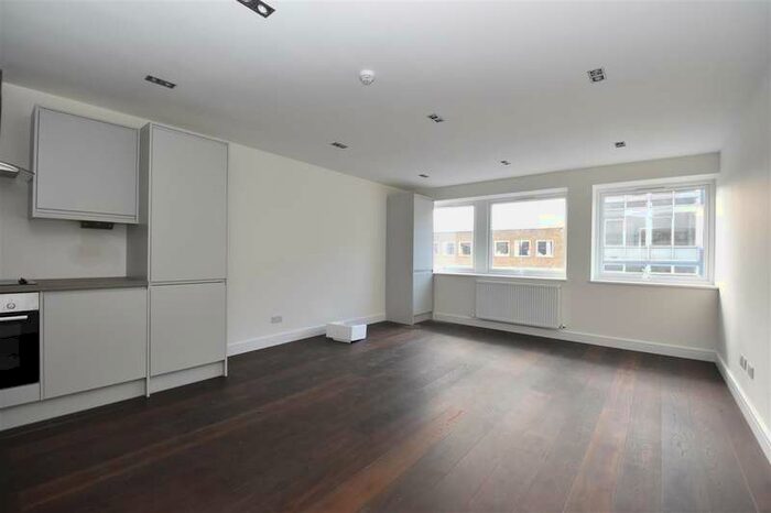 1 Bedroom Flat To Rent In Queensway, Crawley, RH10