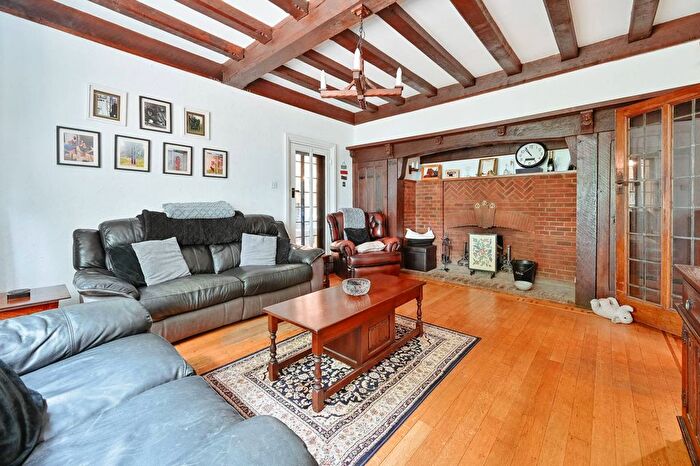 5 Bedroom Detached House For Sale In Abbots Road, Watford, Abbots Langley, WD5