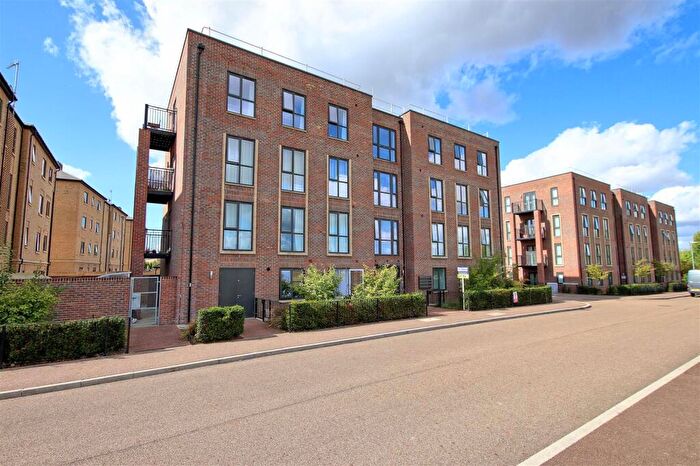 2 Bedroom Flat To Rent In Randal Way, Cambridge, CB3