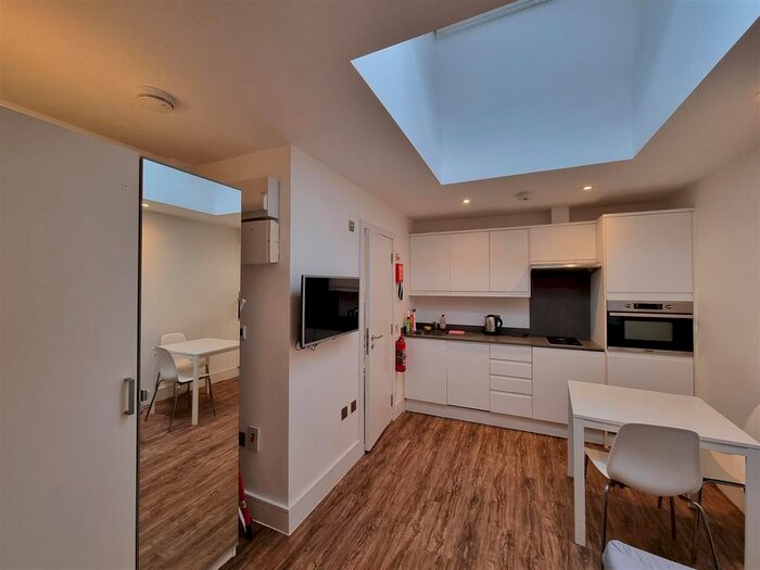 Studio To Rent In Willoughby Road, Turnpike Lane, London, N8