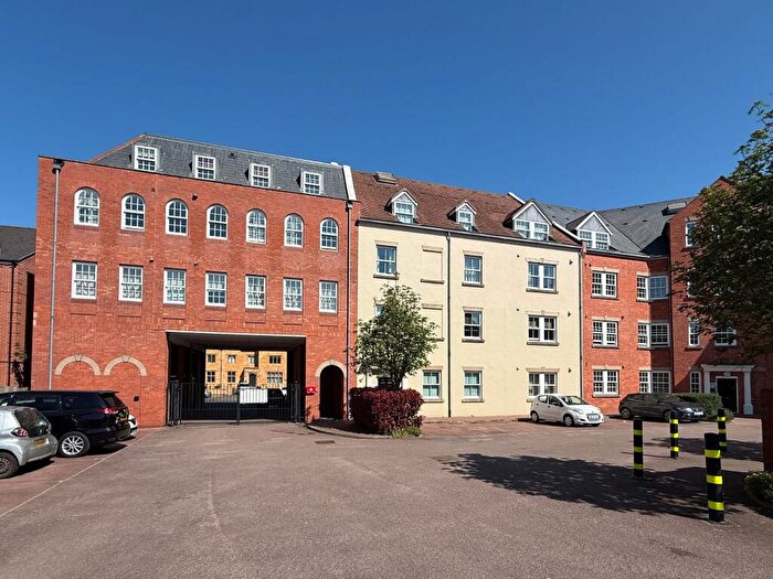 2 Bedroom Flat For Sale In Warwick Road, Banbury, OX16