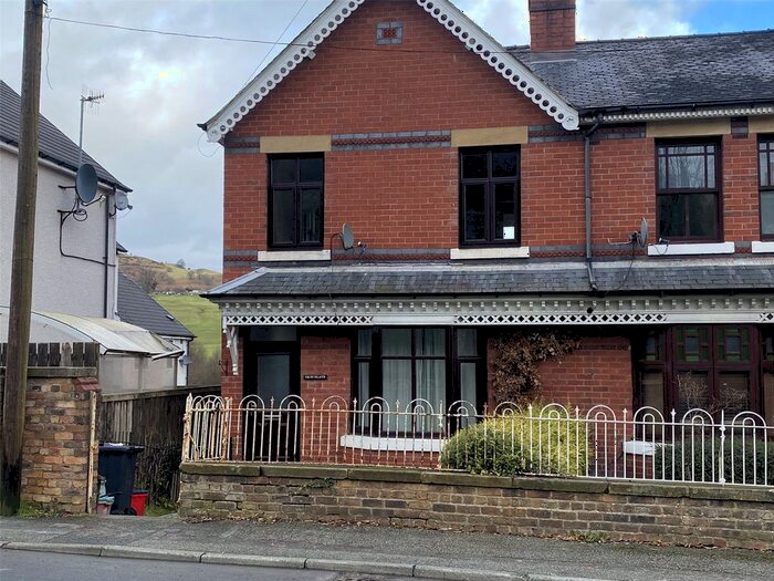 3 Bedroom End Of Terrace House To Rent In Llanfyllin, Powys, SY22