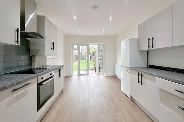 4 Bedroom House To Rent In Elmers End Road, London, SE20