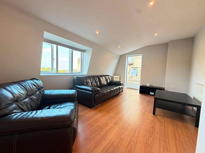 3 Bedroom Flat To Rent In Highgate, N6
