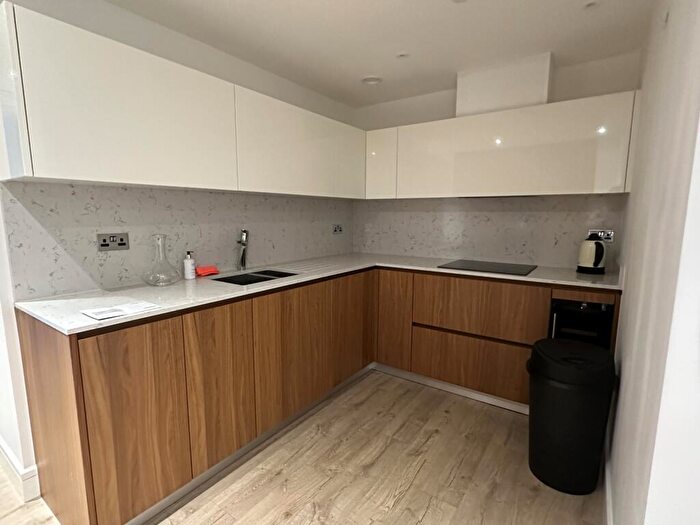 1 Bedroom Flat To Rent In Neroli House, Piazza Walk, E1