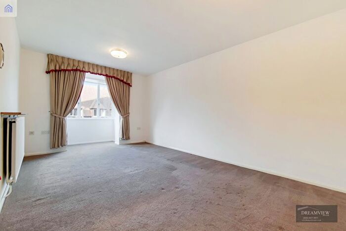 1 Bedroom Flat To Rent In Birnbeck Court, Finchley Road, Temple Fortune, NW11