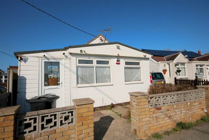 3 Bedroom Detached Bungalow To Rent In Sea Crescent, Jaywick, Clacton-On-Sea, CO15