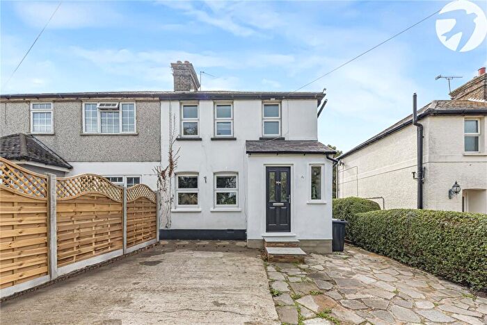 3 Bedroom Semi-Detached House For Sale In School Lane, Horton Kirby, Dartford, Kent, DA4