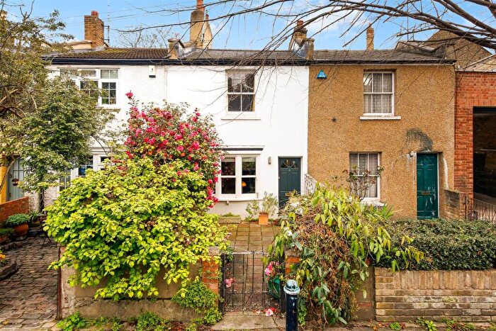 2 Bedroom Terraced House To Rent In Mile End Place, Stepney Green, E1