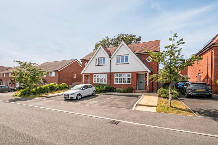 3 Bedroom Detached House For Sale In Falcon Road, Warminster, BA12