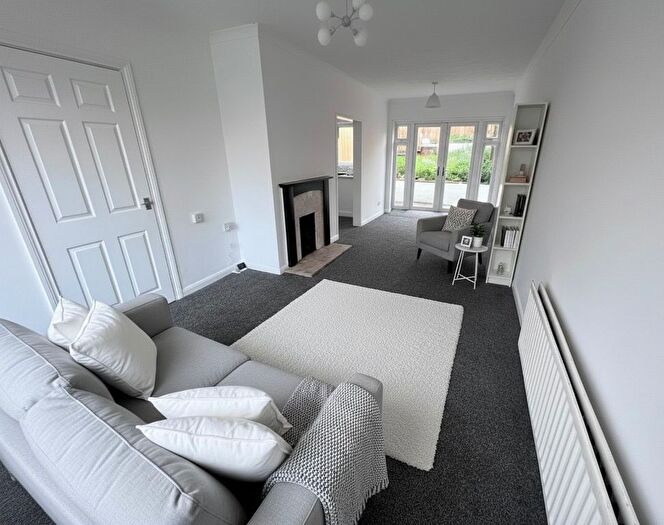 3 Bedroom Semi-Detached House To Rent In Troopers Hill Road, Bristol, BS5