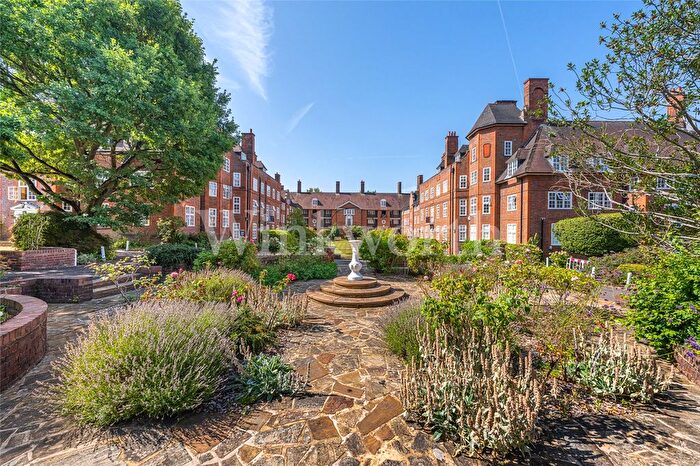 3 Bedroom Flat To Rent In Hampstead Way, London, NW11