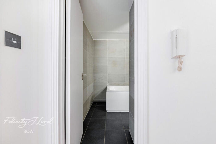 1 Bedroom Apartment For Sale In Fairfield Road, London, E3