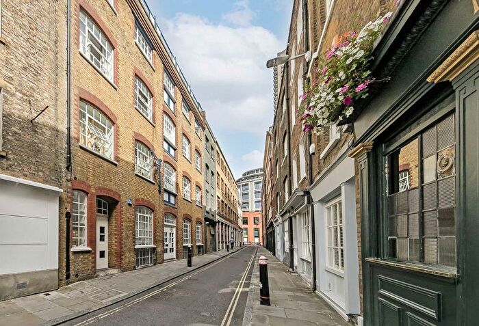 4 Bedroom Flat To Rent In Middle Street, The City Of London, EC1A