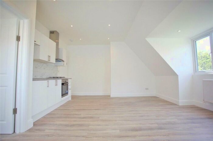1 Bedroom Penthouse To Rent In Sunningfields Road, London, NW4