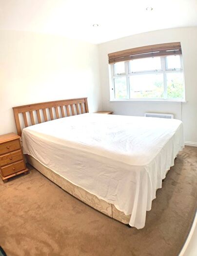 2 Bedroom Flat To Rent In Page Street, Mill Hill, London, NW7
