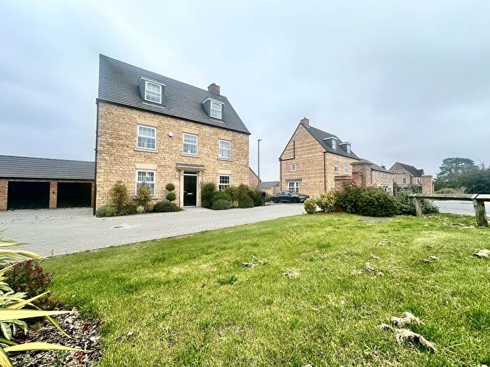 5 Bedroom Detached House To Rent In Skylark Way, Witney, OX28