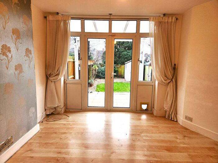 2 Bedroom Flat To Rent In Hallside Road, Enfield, EN1