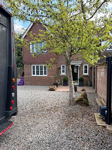 4 Bedroom Link Detached House For Sale In Garrett Close, Kingsclere, RG20