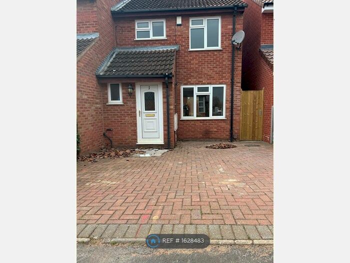 3 Bedroom Semi-Detached House To Rent In De Montfort Close, Loughborough, LE11