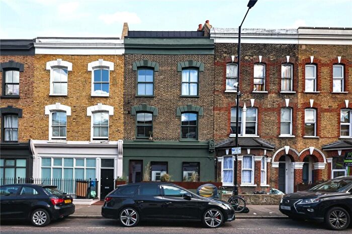 3 Bedroom Flat To Rent In Chatsworth Road, Hackney, London, E5