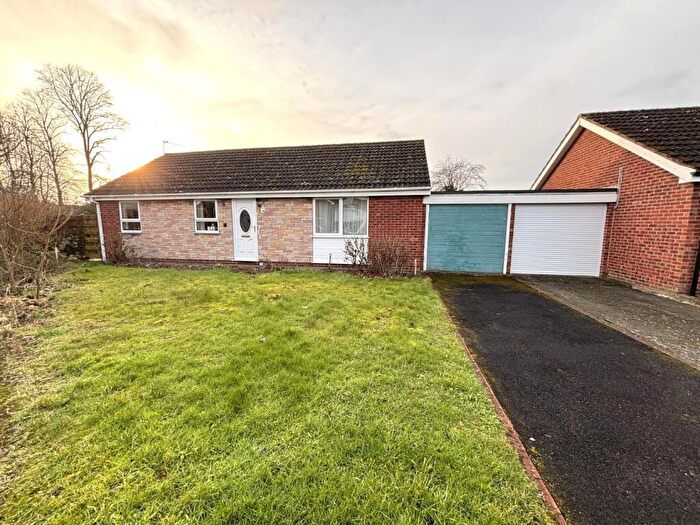 3 Bedroom Bungalow For Sale In Willow Close, Gainsborough, DN21