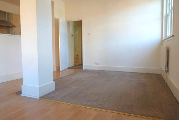 1 Bedroom Flat To Rent In Russell Hill Road, Purley, CR8