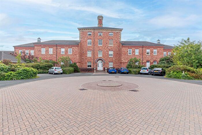 2 Bedroom Flat For Sale In Harrison Close, Worcester, WR2