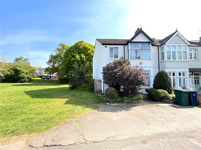 3 Bedroom End Of Terrace House For Sale In Shaftesbury Avenue, New Barnet, Barnet, Hertfordshire, EN5